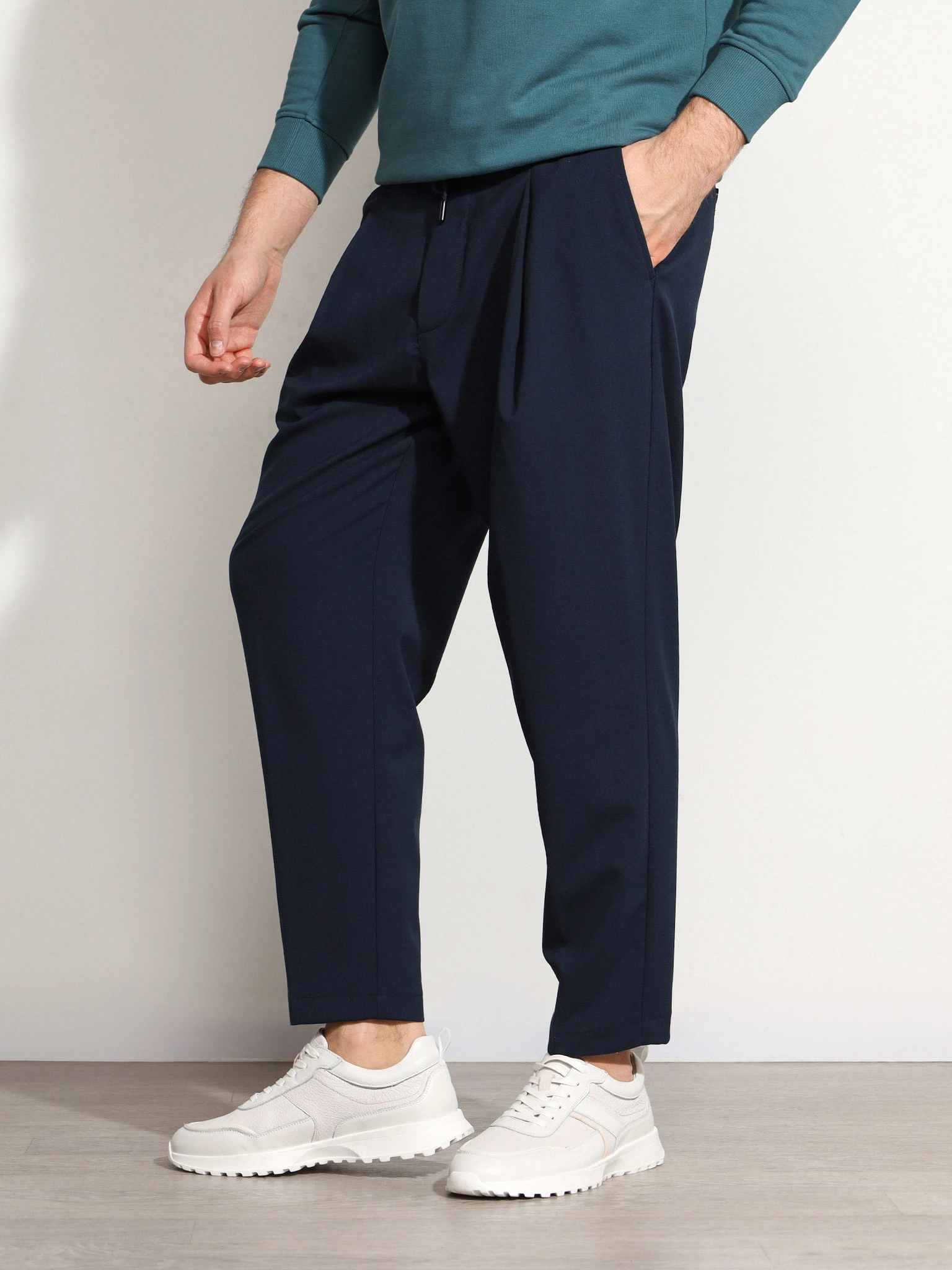 Брюки бежевого цвета прямого кроя без застежки